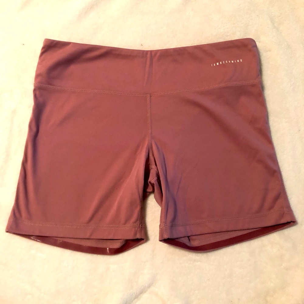 New IAB MFG Women’s Medium Workout Shorts